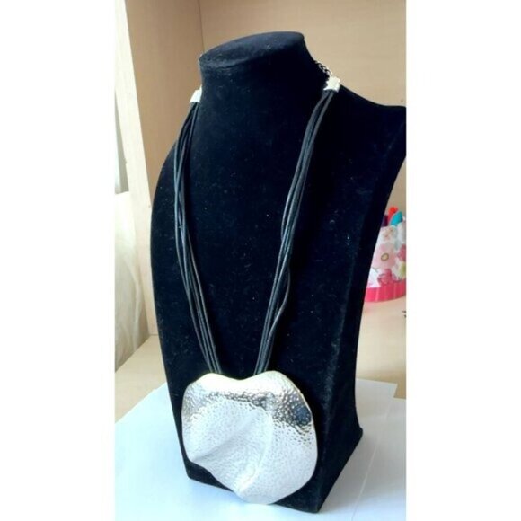 Hammered Silver Tone Pendant Black Leather Cord Necklace - Picture 4 of 8